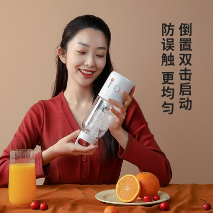 Vitamin juicer cup portable